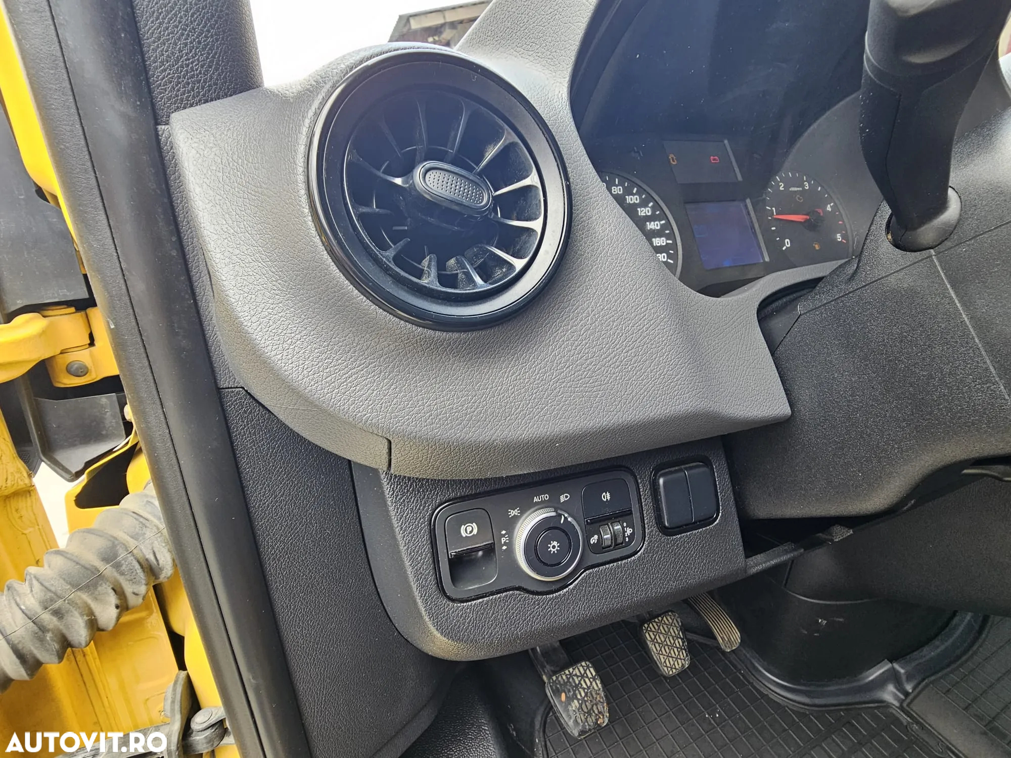 Mercedes-Benz Sprinter - 16
