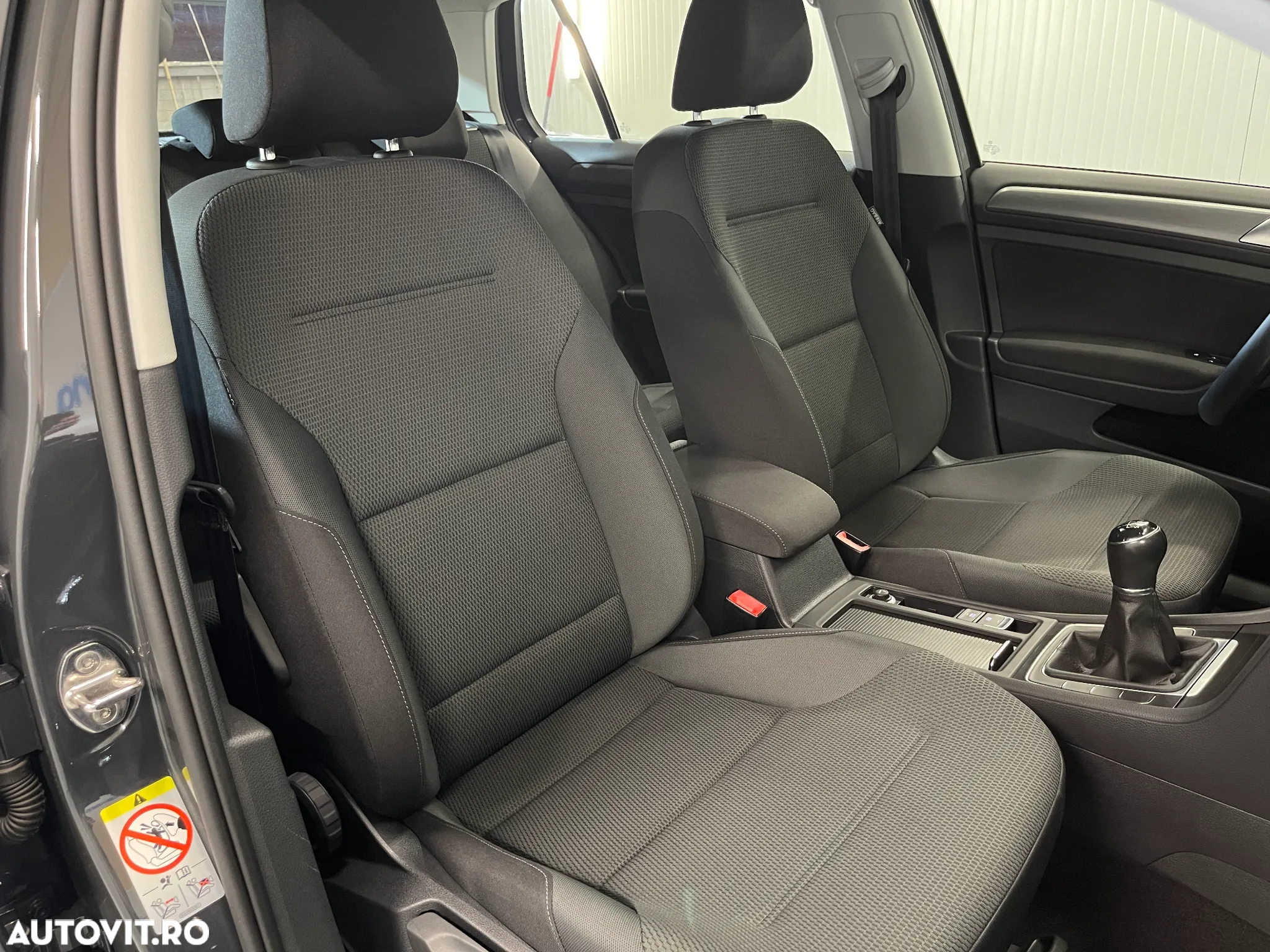 Volkswagen Golf 1.6 TDI Comfortline - 9