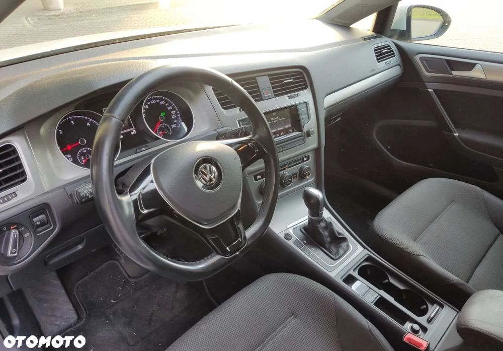 Volkswagen Golf - 8