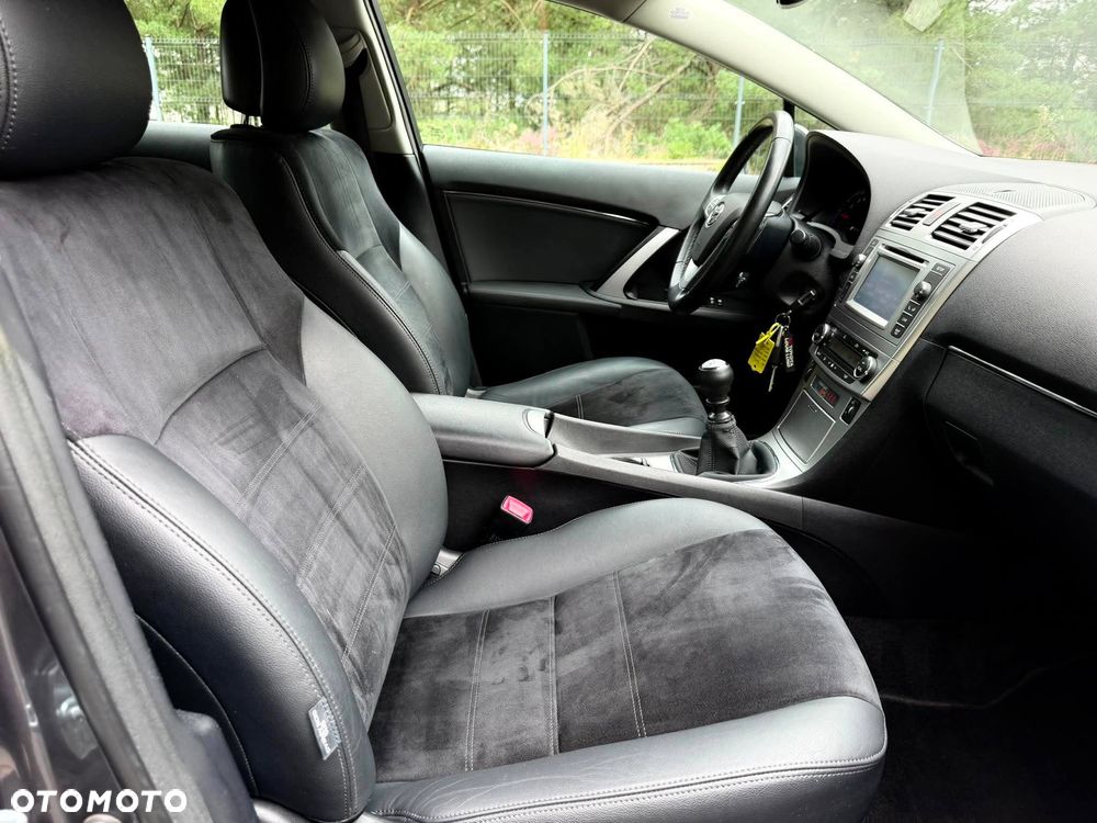 Toyota Avensis 1.8 Executive - 28