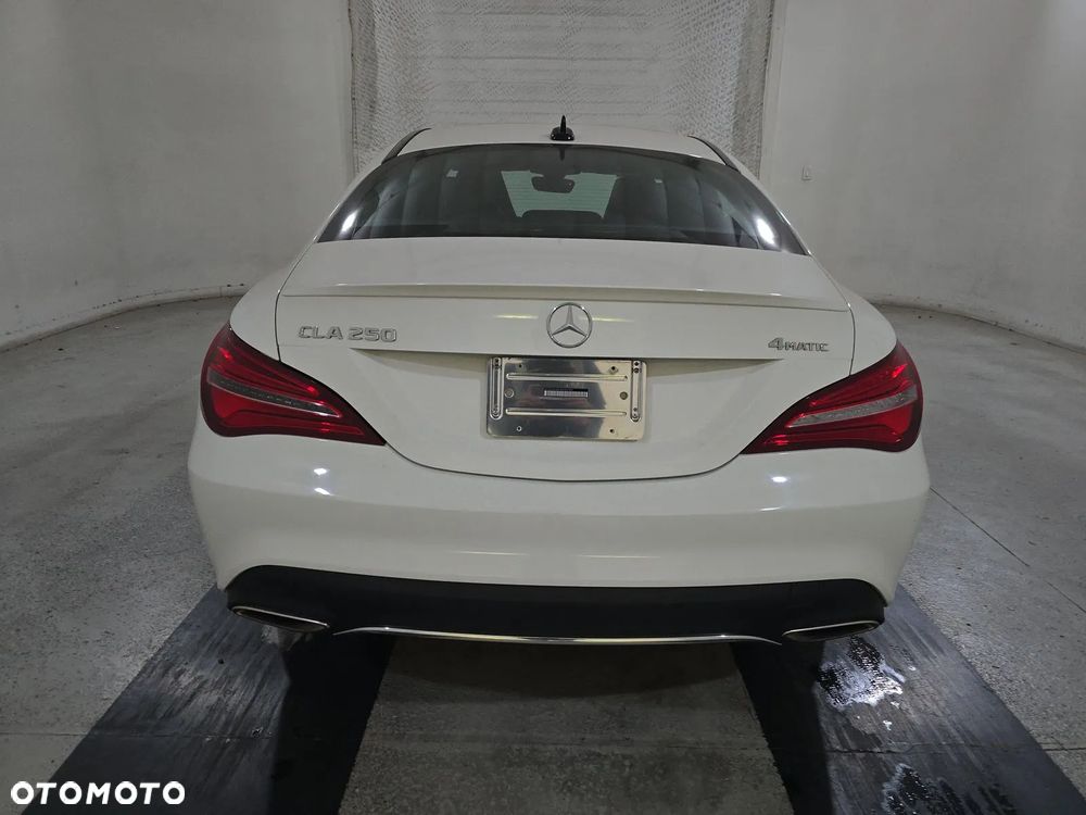 Mercedes-Benz CLA 250 4Matic 7G-DCT - 3