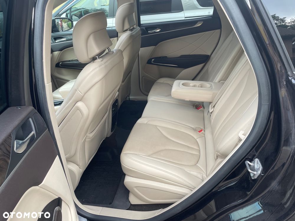 Lincoln MKC - 25