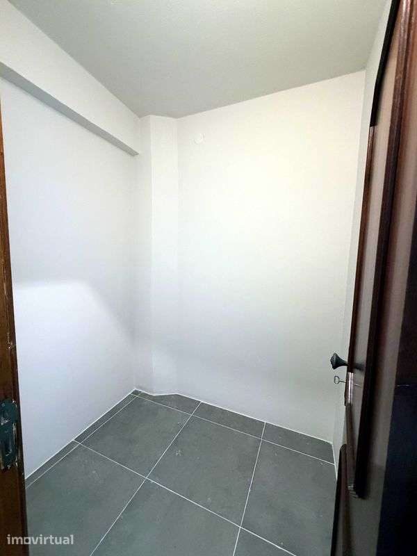 T2 totalmente remodelado no centro da Maia | 89 m² úteis | Sul - Grande imagem: 4/12