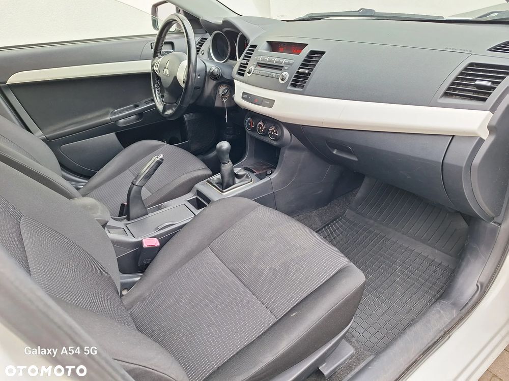 Mitsubishi Lancer 1.5 - 32