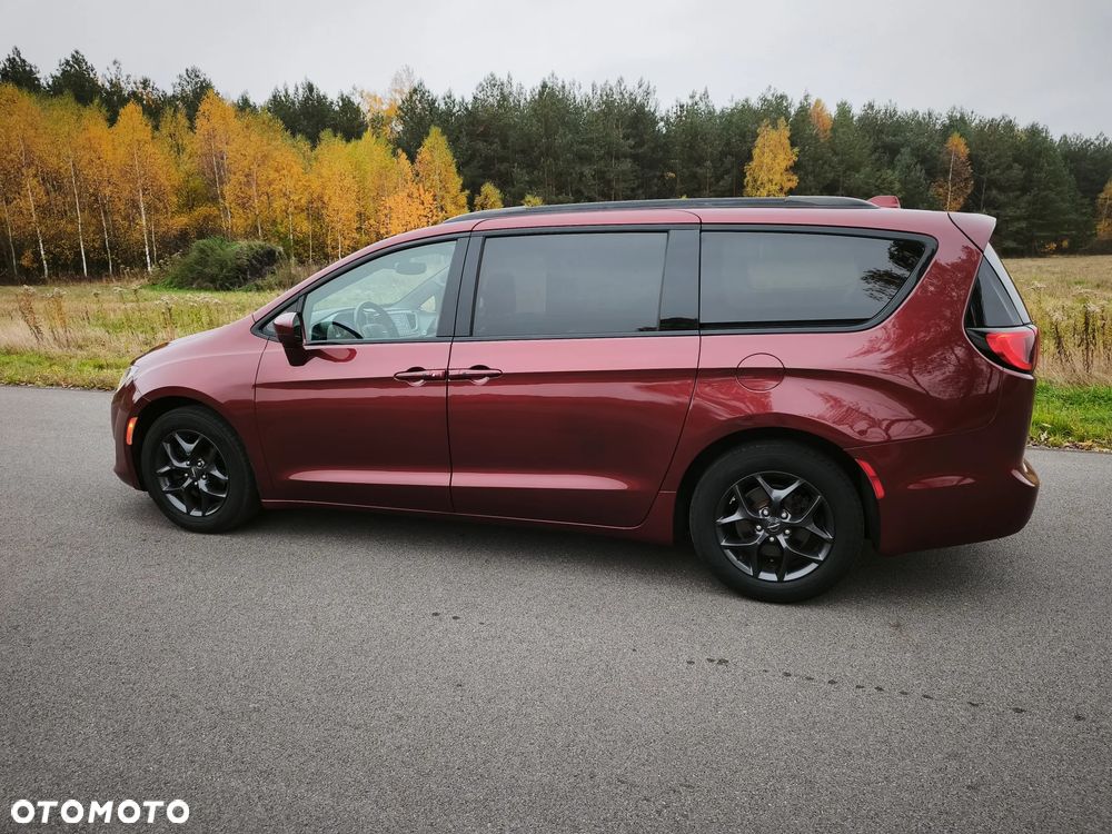 Chrysler Pacifica - 5