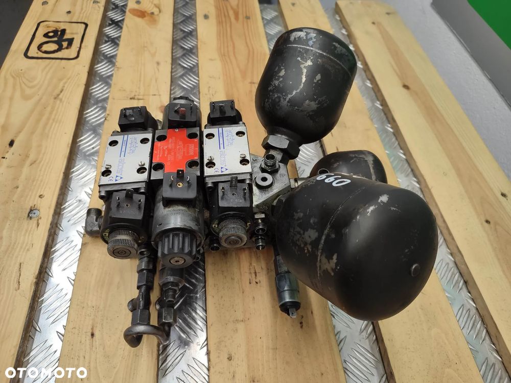 Blok hydrauliczny JLG 660 (RPE3-063Y1101200E1) - 7