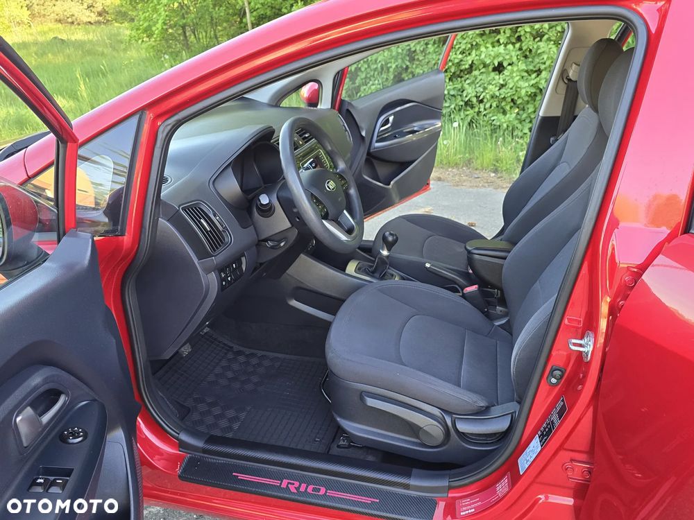 Kia Rio 1.2 L - 6