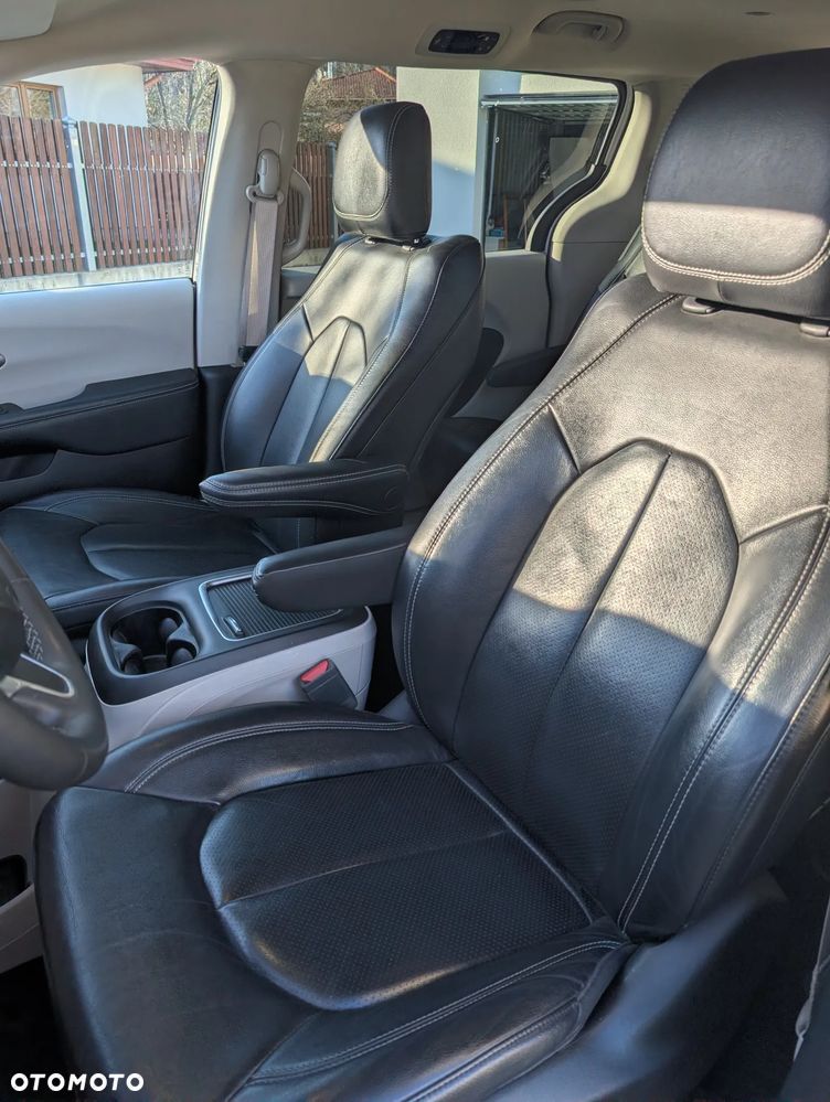 Chrysler Pacifica - 12