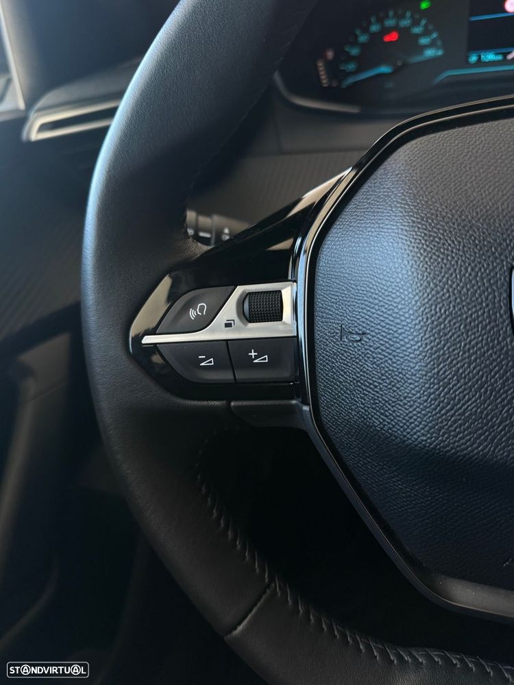 Peugeot e-2008 50 kWh Active - 25