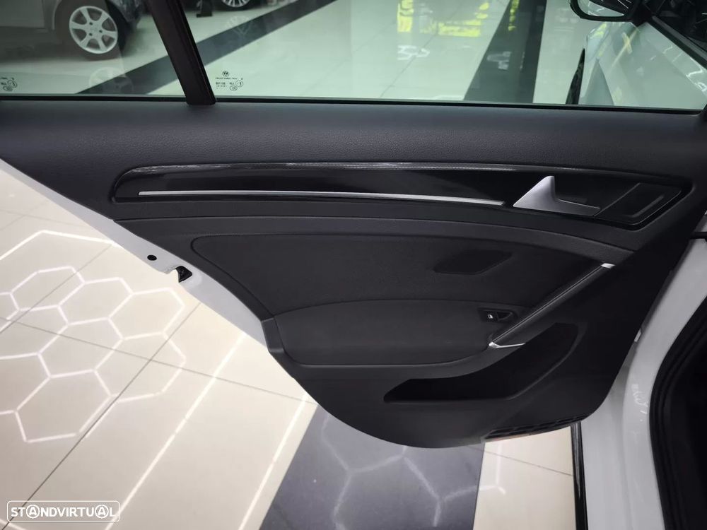 VW Golf 2.0 TDI GTD DSG - 37