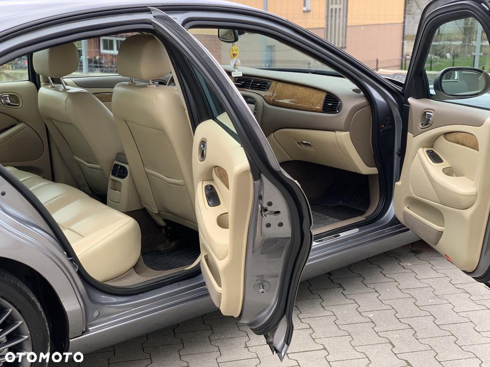 Jaguar S-Type - 8