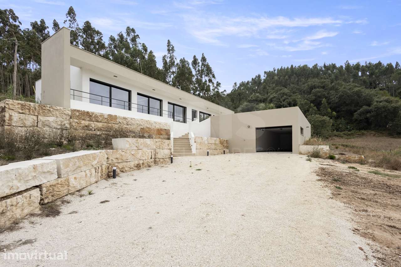 Moradia T3+1 NOVA com piscina em terreno de 2098m2 - Grande imagem: 2/32