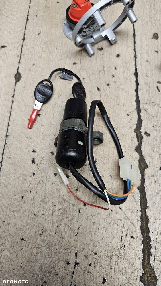 Stacyjka klucz zamek korek Aprilia Pegaso 650  AP8102958 - 8