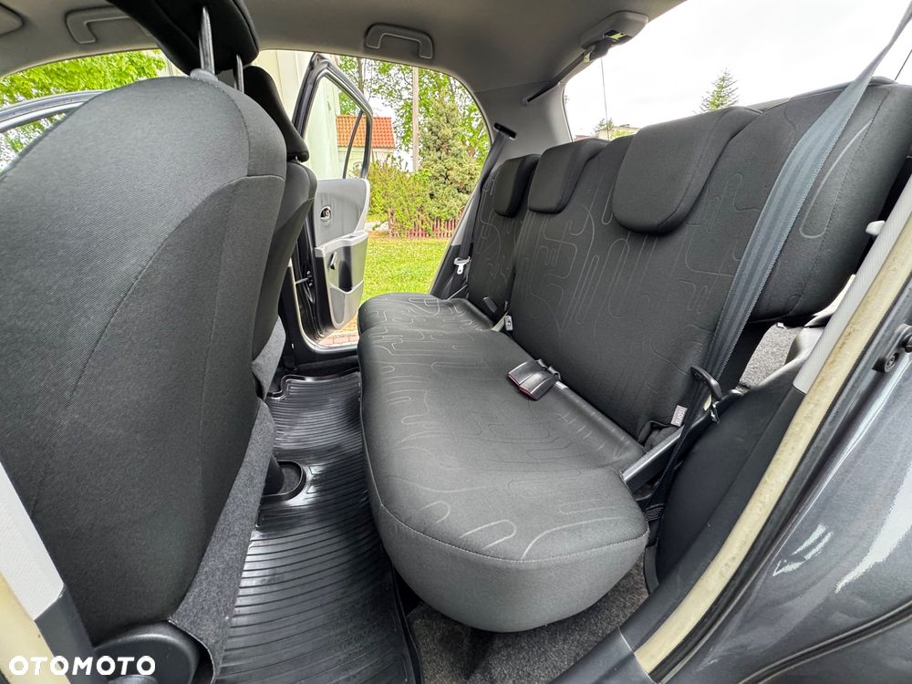 Toyota Yaris - 24