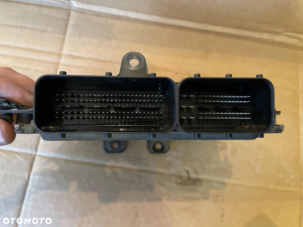 Sterownik silnika Dodge Caliber 2.0 B P68000128AE - 3