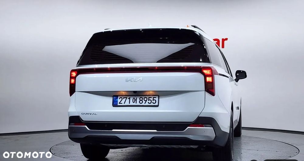 Kia Carnival - 5