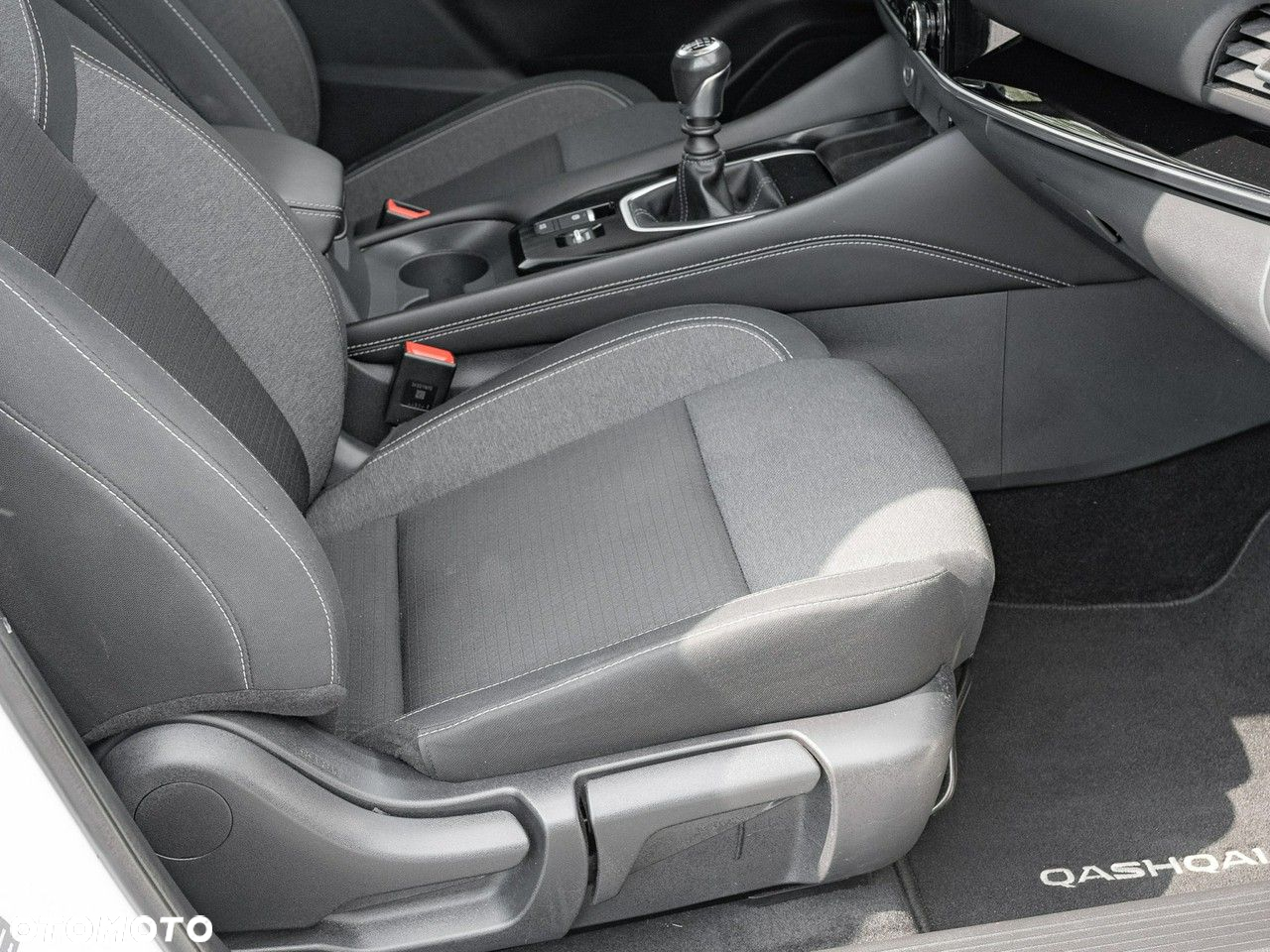 Nissan Qashqai 1.3 DIG-T N-Connecta - 30
