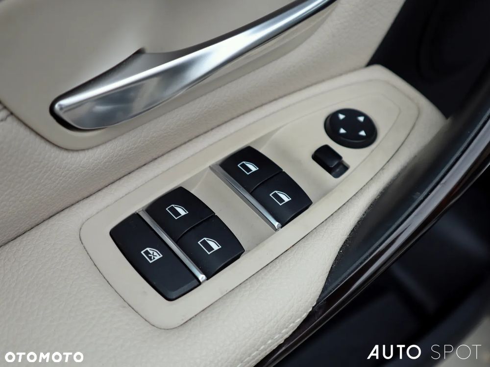 BMW Seria 3 320d xDrive Advantage - 12