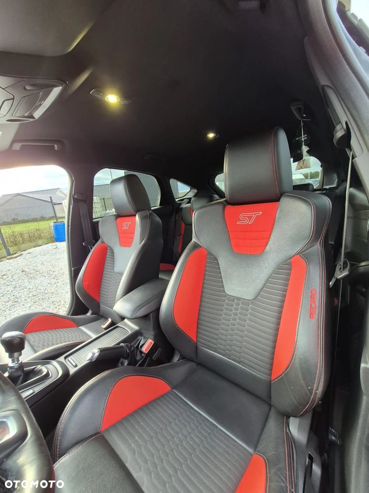Ford Focus 2.0 EcoBoost ST - 23