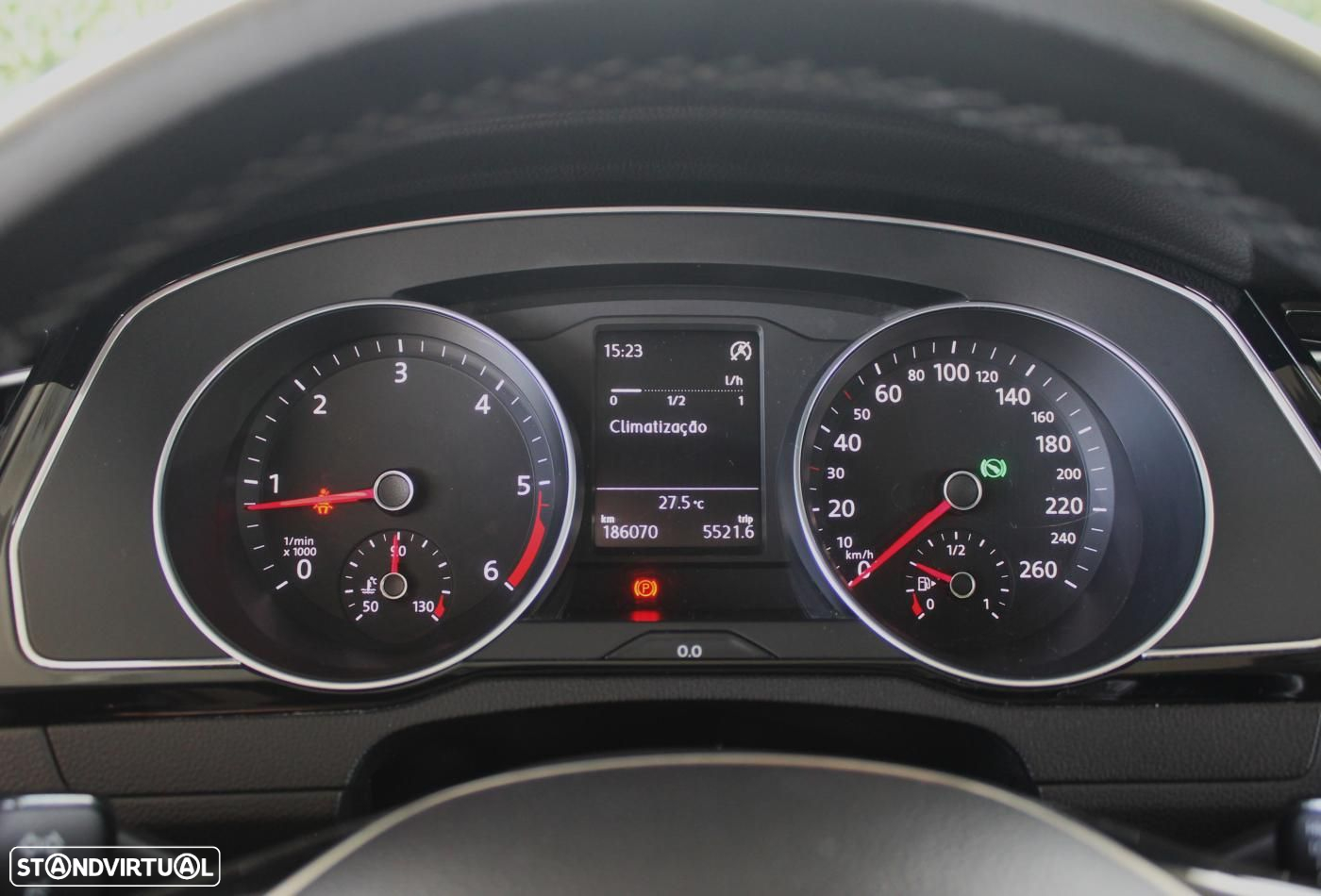 VW Passat Variant 1.6 TDI Confortline DSG - 24