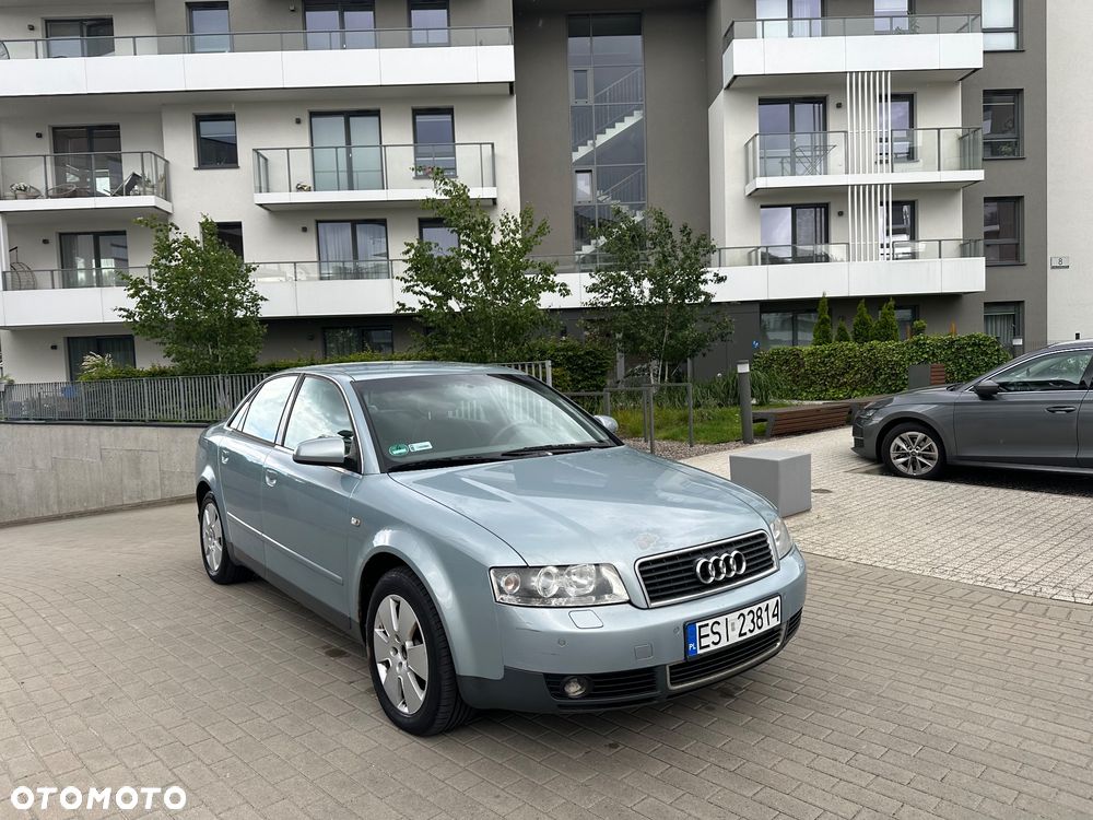 Audi A4 Limousine - 4