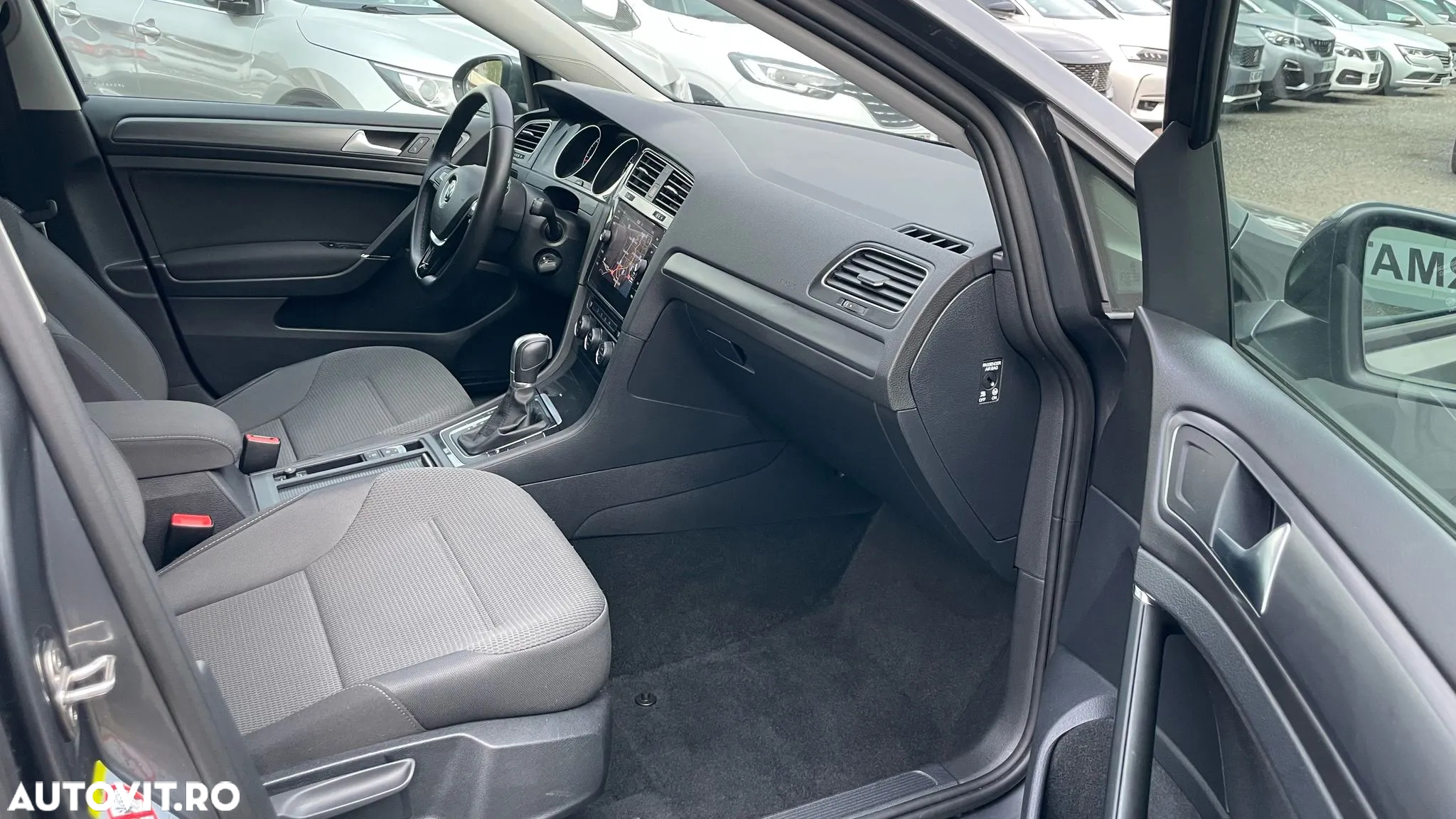 Volkswagen Golf - 32