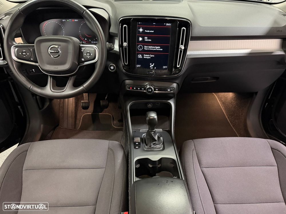 Volvo XC 40 2.0 D3 - 18