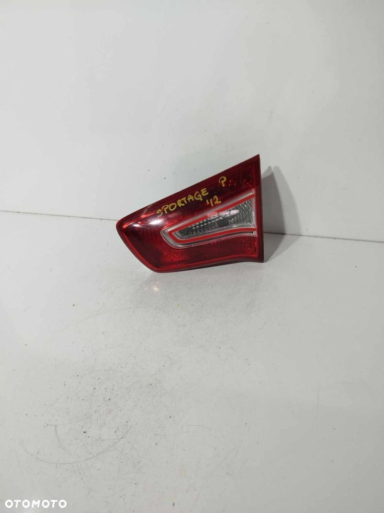 LAMPA PRAWA TYLNA W KLAPĘ KIA SPORTAGE II 10-14 - 1