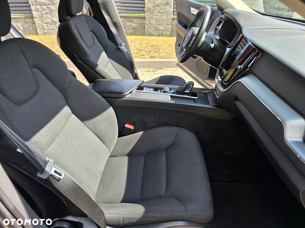 Volvo XC 60 B4 B Momentum Pro - 39
