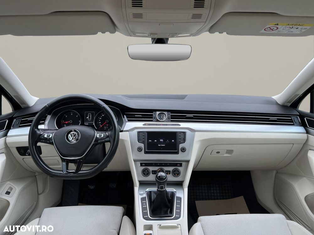 Volkswagen Passat 1.6 TDI Trendline - 5