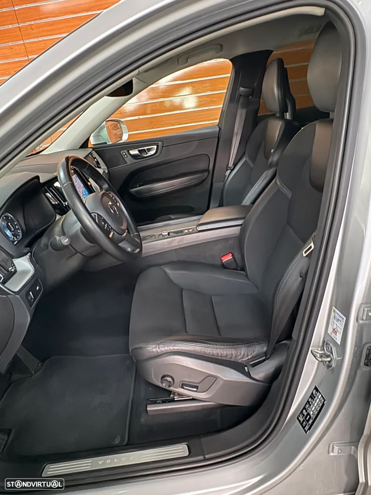 Volvo XC 60 2.0 D4 Momentum AWD Cluster A Geartronic - 7