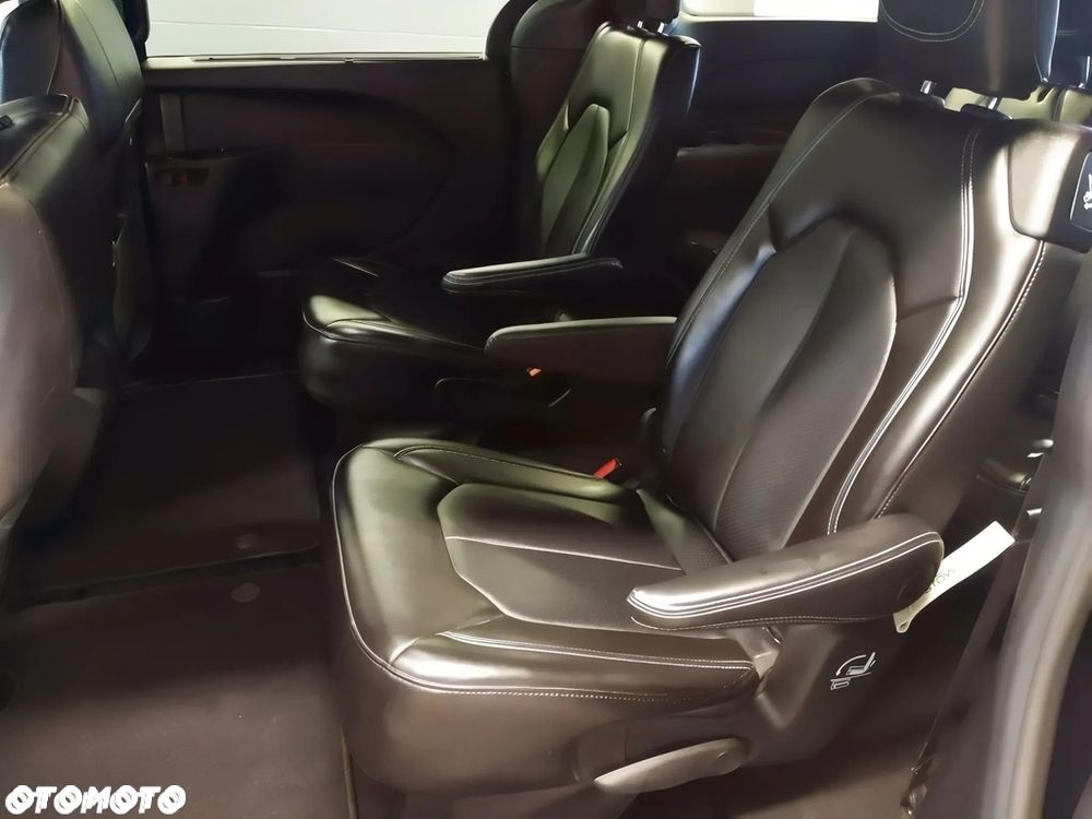 Chrysler Pacifica - 13