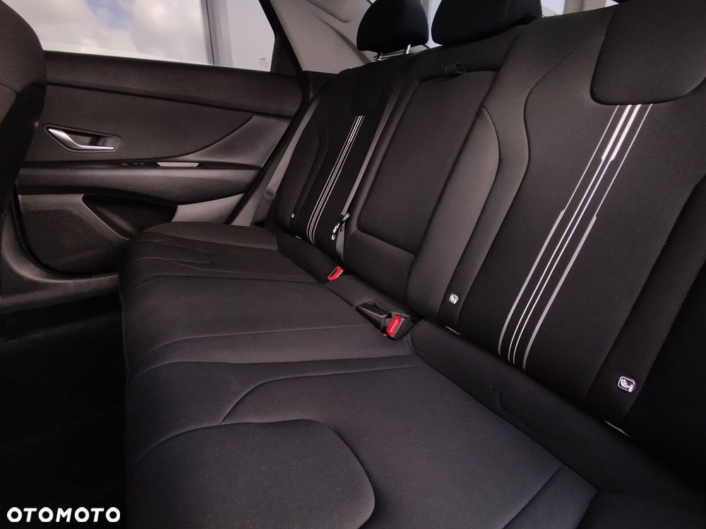 Hyundai Elantra 1.6 Executive CVT - 17