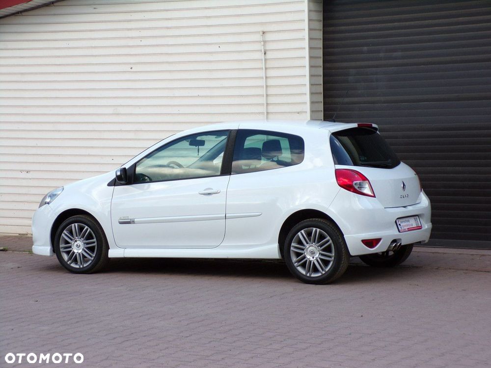 Renault Clio - 11