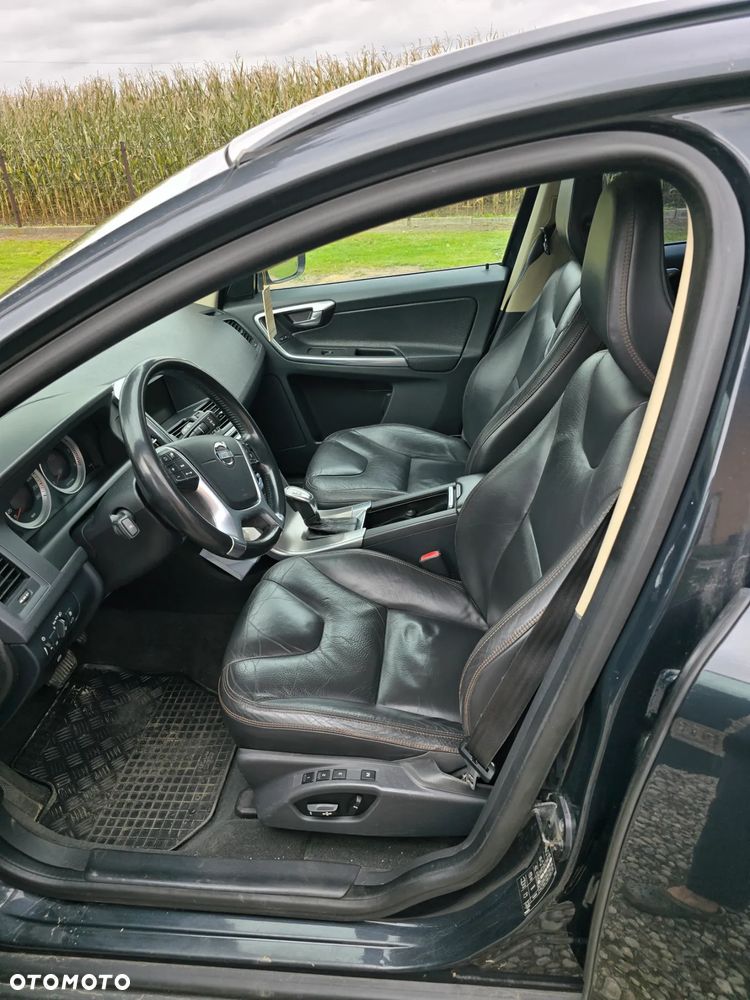 Volvo XC 60 D5 AWD Geartronic Summum - 6