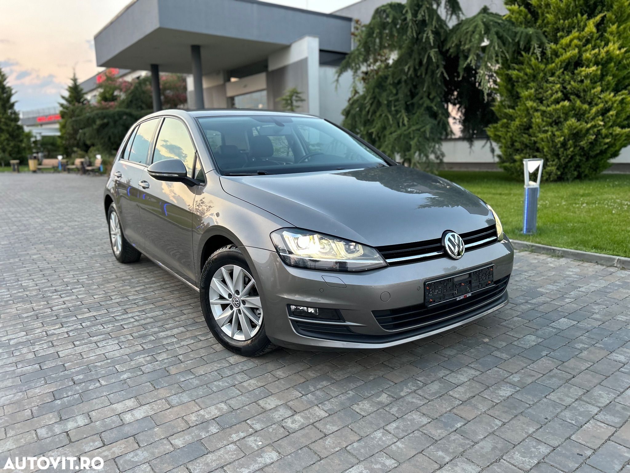 Volkswagen Golf 1.2 TSI BMT Highline - 1