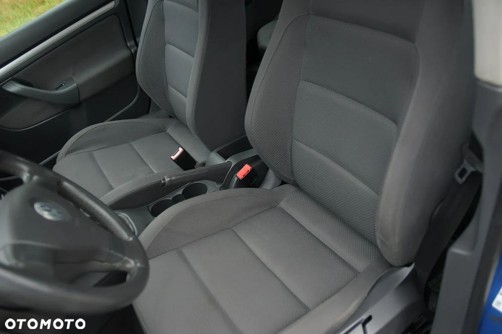 Volkswagen Golf - 23