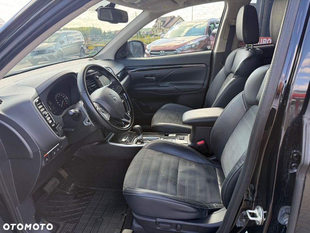 Mitsubishi Outlander 2.0 4WD CVT Diamant Edition+ - 17