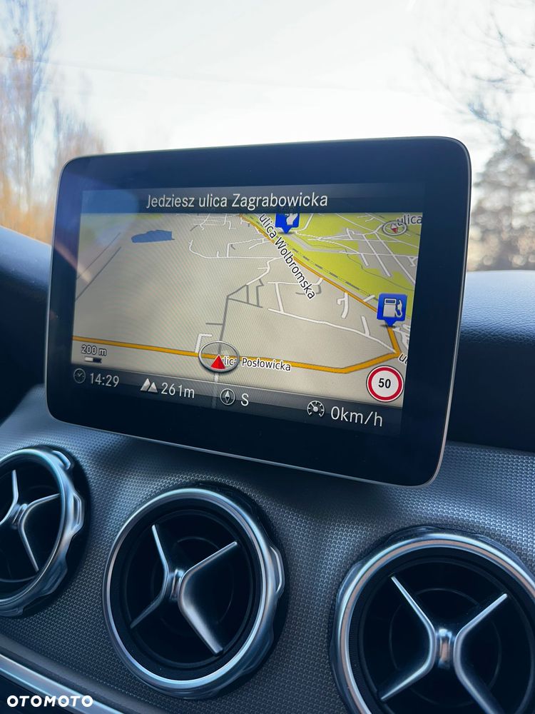 Mercedes-Benz GLA 180 - 10