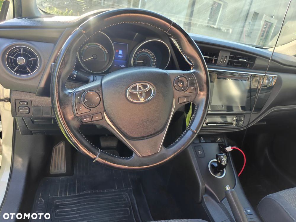 Toyota Auris Hybrid 135 Selection - 10