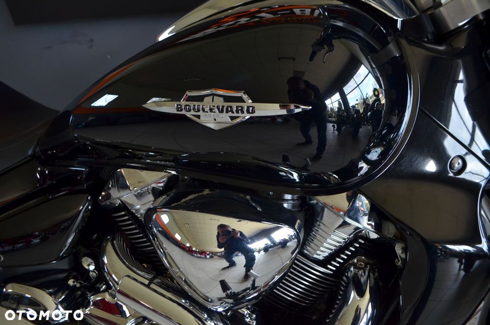 Suzuki Intruder - 12