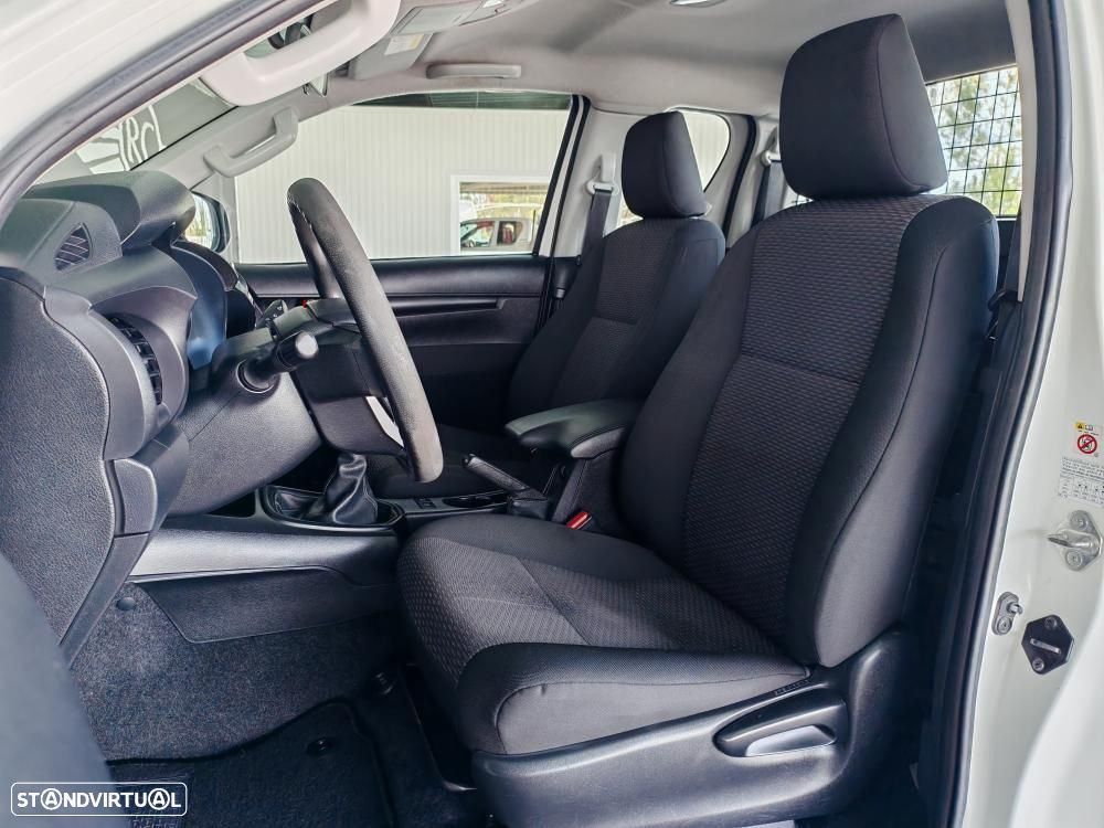 Toyota Hilux 2.4 D-4D 4WD CE 3L - 9