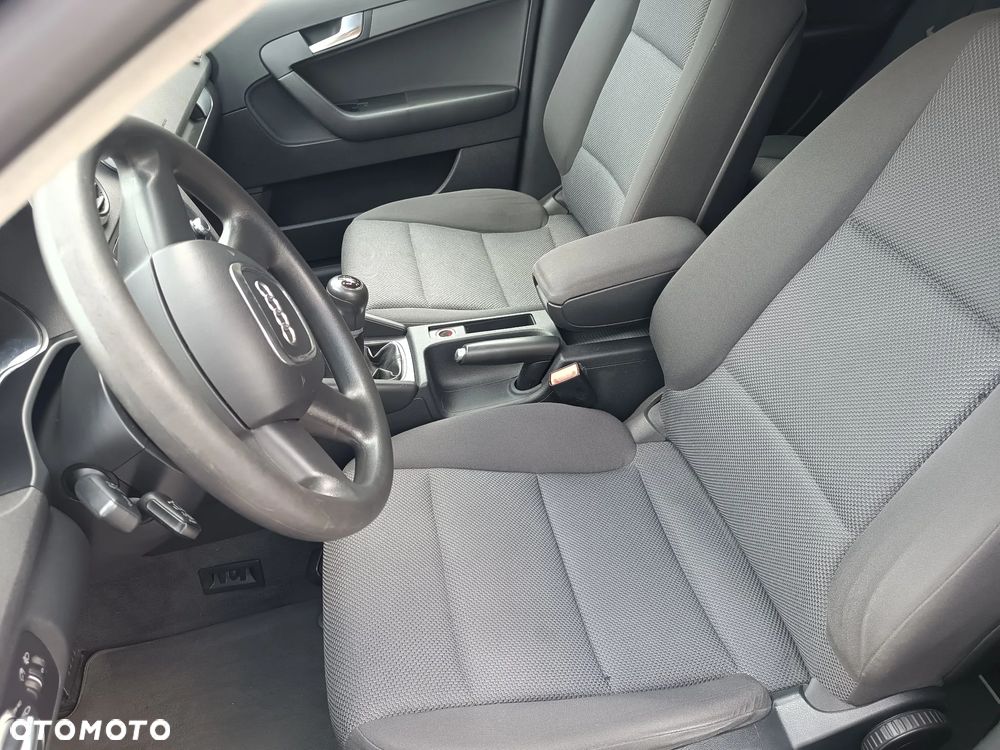 Audi A3 Sportback 1.6 TDI DPF Ambiente - 18