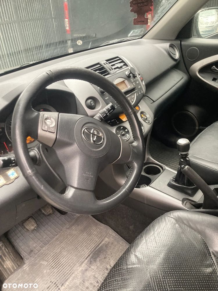 Toyota RAV4 2.2 D-4D Premium - 9