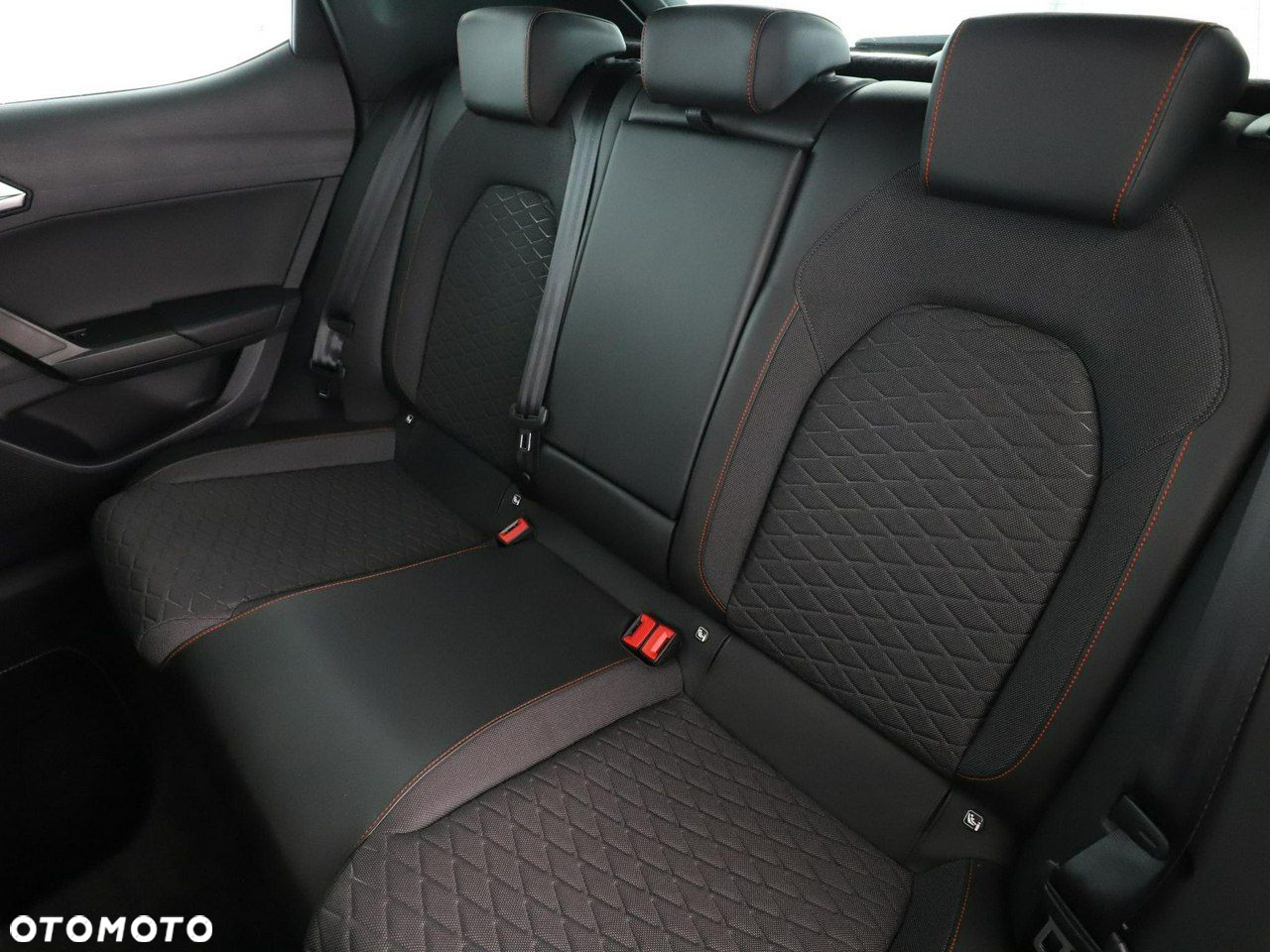 Seat Leon 1.5 eTSI ACT OPF DSG FR - 17