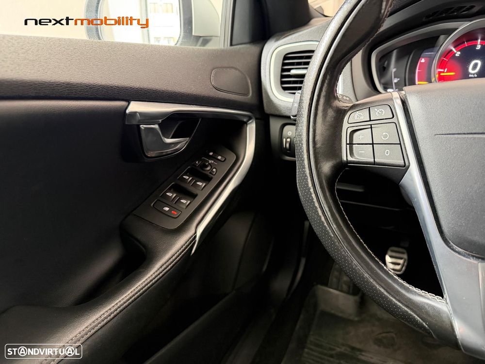 Volvo V40 2.0 D2 R-Design - 23