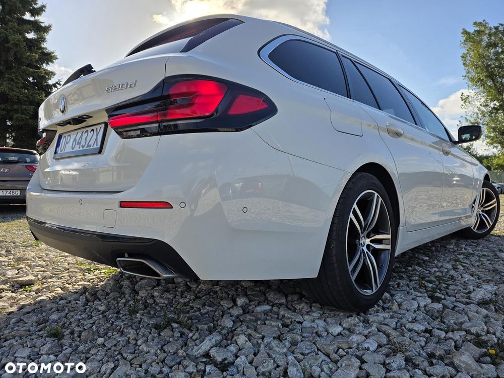 BMW Seria 5 520d xDrive mHEV - 11