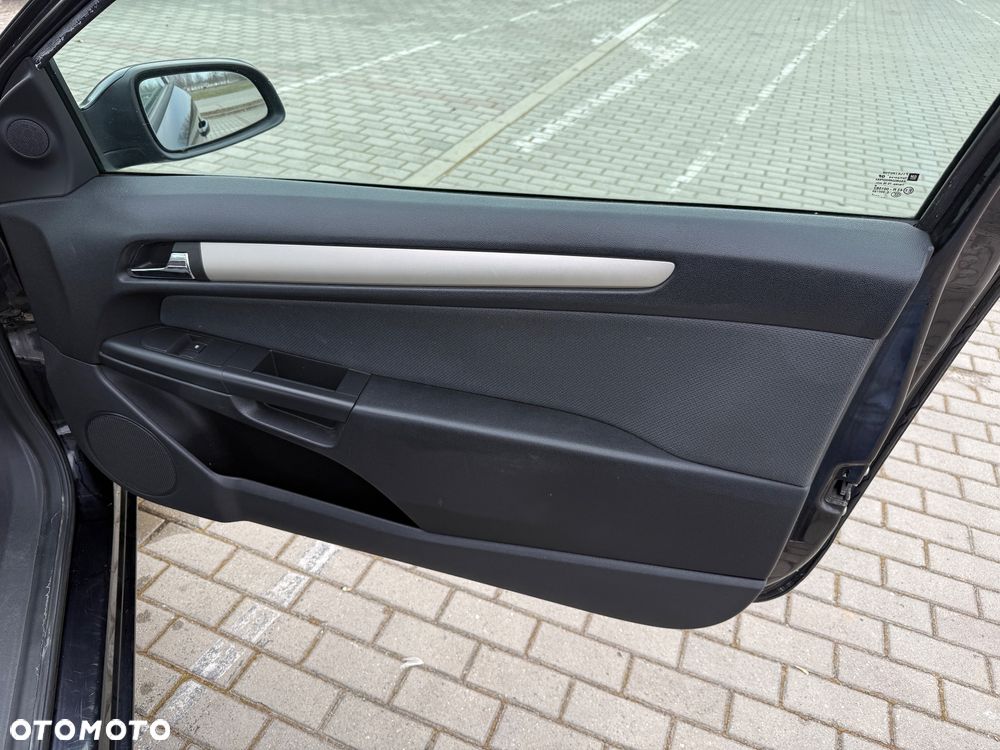 Opel Astra 1.9 CDTI DPF NAVI - 13