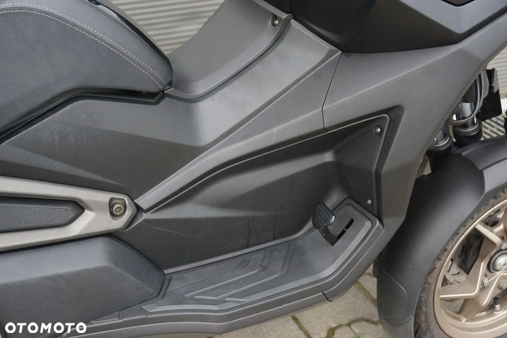 Kymco CV3 - 9