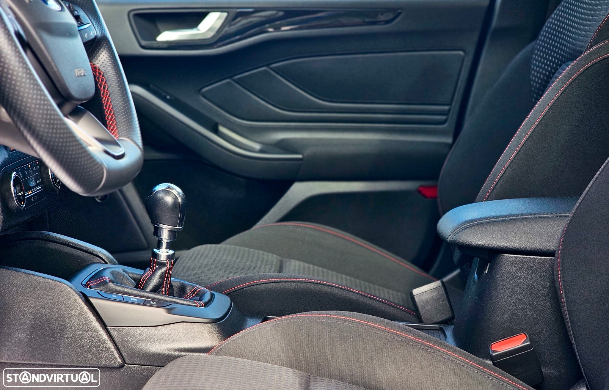 Ford Focus 1.5 EcoBoost S&S ST-LINE - 19